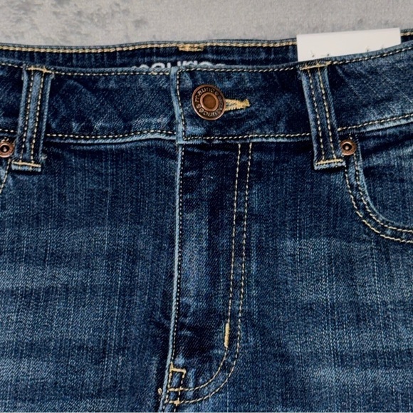New with Tag Maurices High Rise 3.5” Denim Jean Shorts Size 6 - Picture 3 of 11